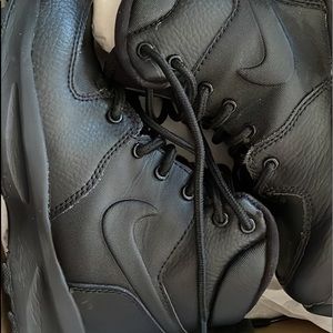 Black Nike waterproof winter boots